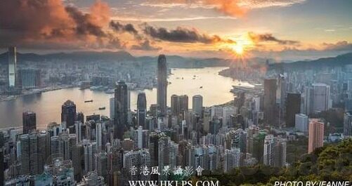 人妻第一页-探索人妻角色的多维度面貌——从第一页的温柔启程