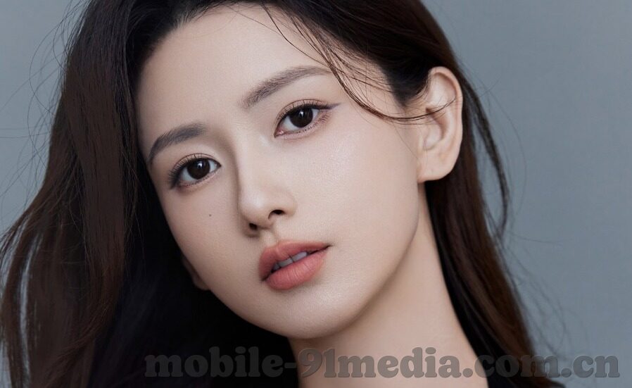人妻美由纪-魅力绽放，人妻美由纪的细腻生活画卷